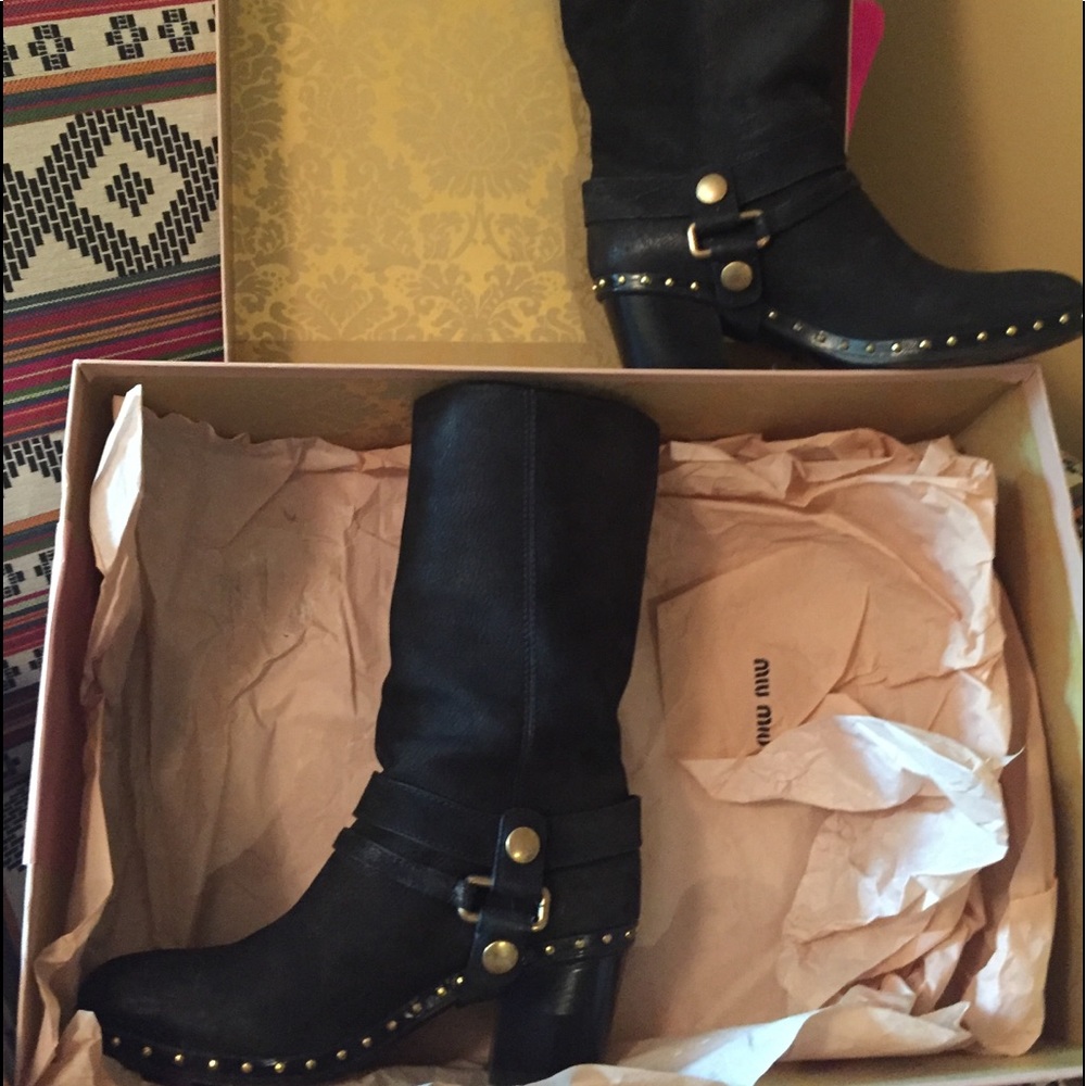 Boots - Picture 3 of 3